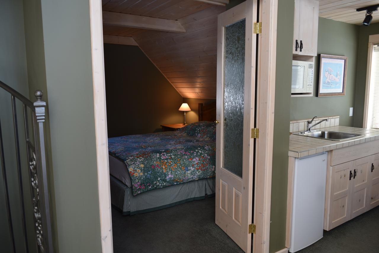 Retreat Wilderness Inn Nimpo Lake Buitenkant foto